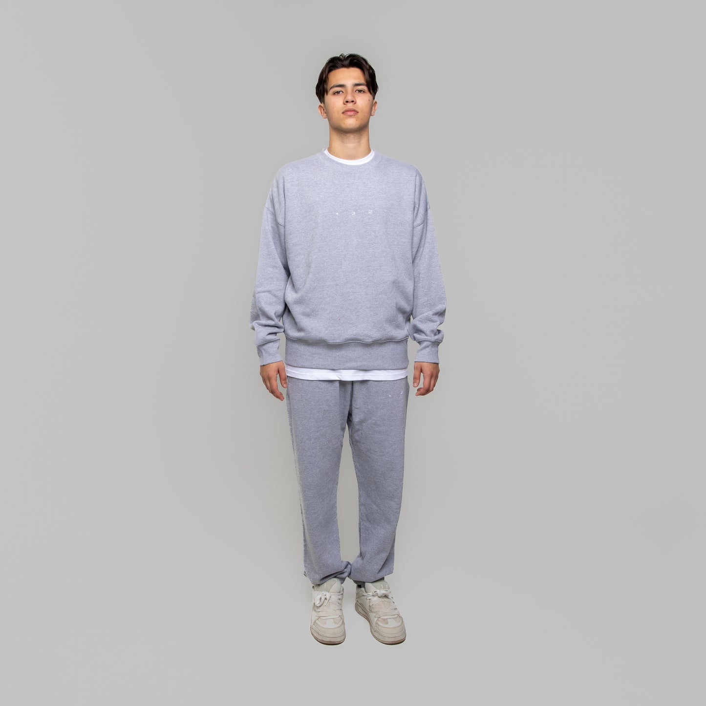 Heavyweight Tracksuit Grey Small Brodery Front +32™ Logo