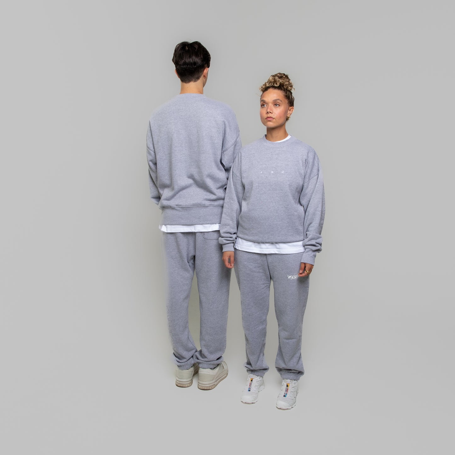 Heavyweight Tracksuit Grey Small Brodery Front +32™ Logo